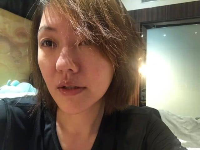 许雅钧亲自为老婆染发宠妻十足，小S晒照秀恩爱却暴露超高发际线